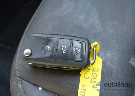 2013 Volkswagen Beetle 2.5L/2.5L Fender Edition из США, поврежденный, VIN 3VWHP7AT9DM685955